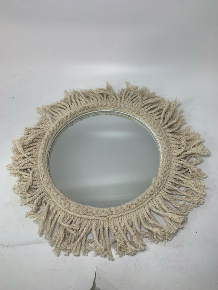 SMALL CIRCLE MACRAME EDGE MIRROR.