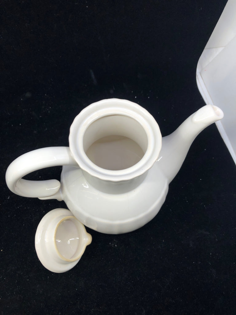 WHITE CERAMIC COFFEE POT SAVOIR VIVRE.