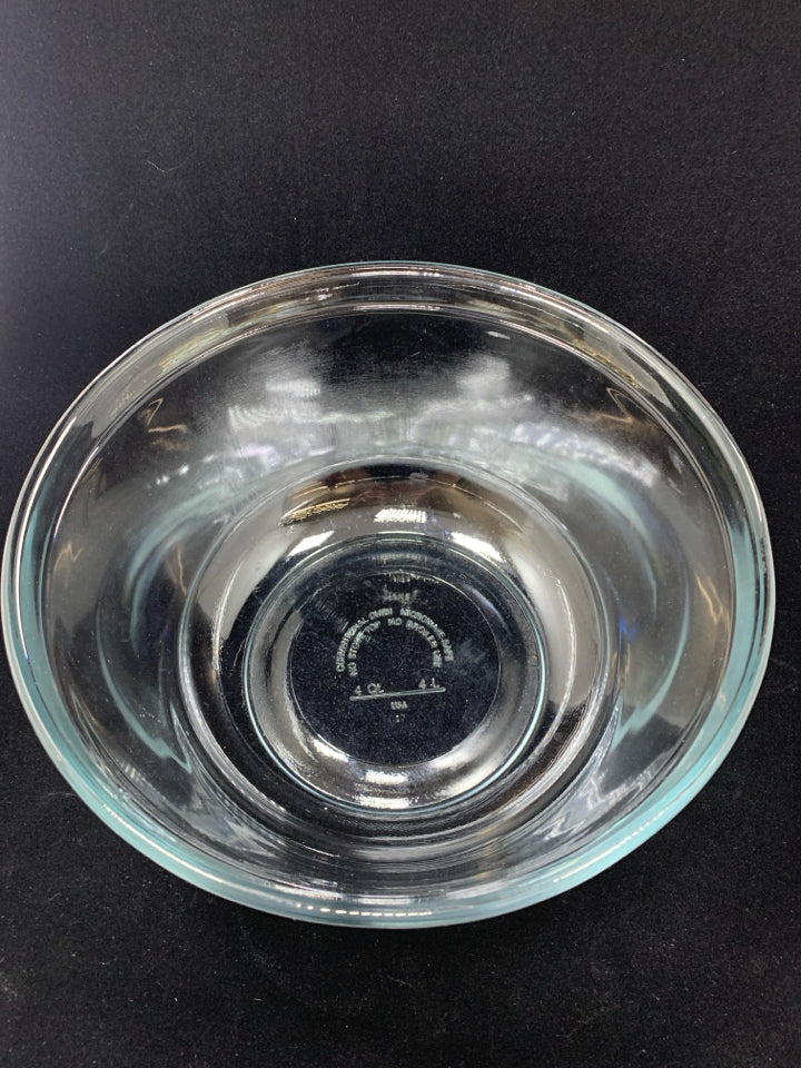 CLEAR GLASS MIXING BOWL.