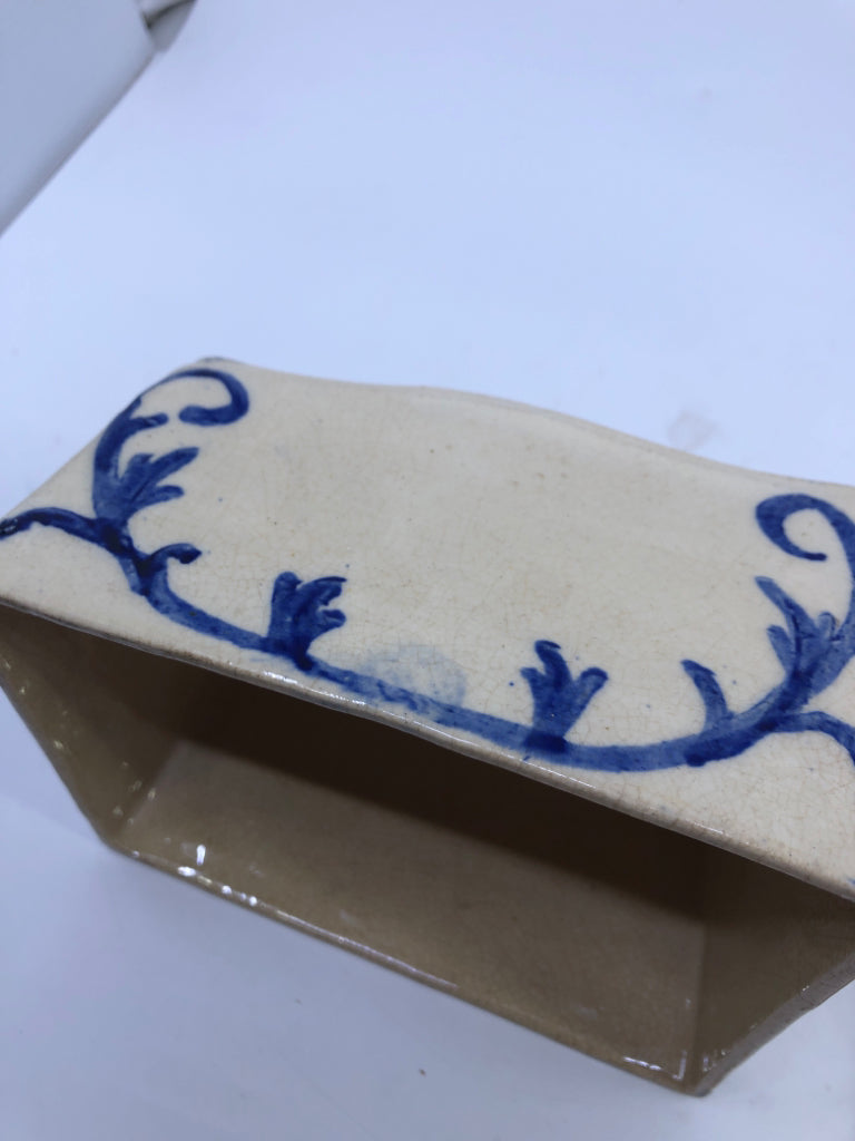 VTG CREAM+BLUE CHEESE/  BUTTER DISH WITH LID.