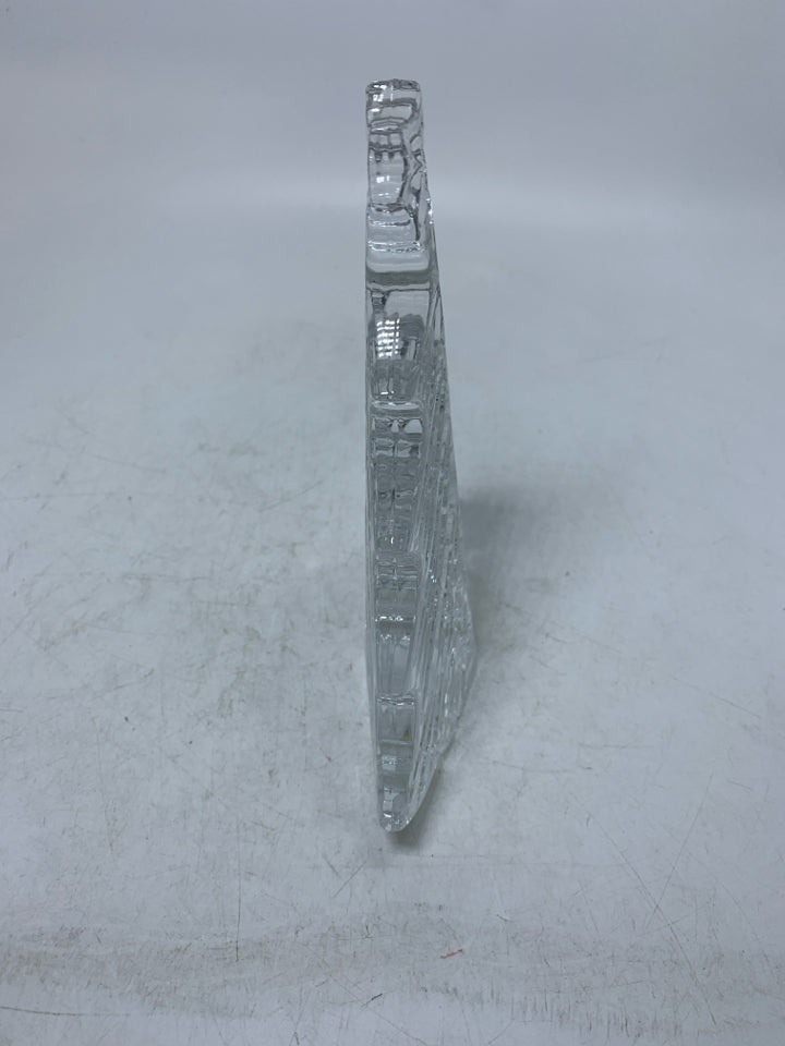 WATERFORD CRYSTAL CHRISTMAS TREE SCULPTURE.