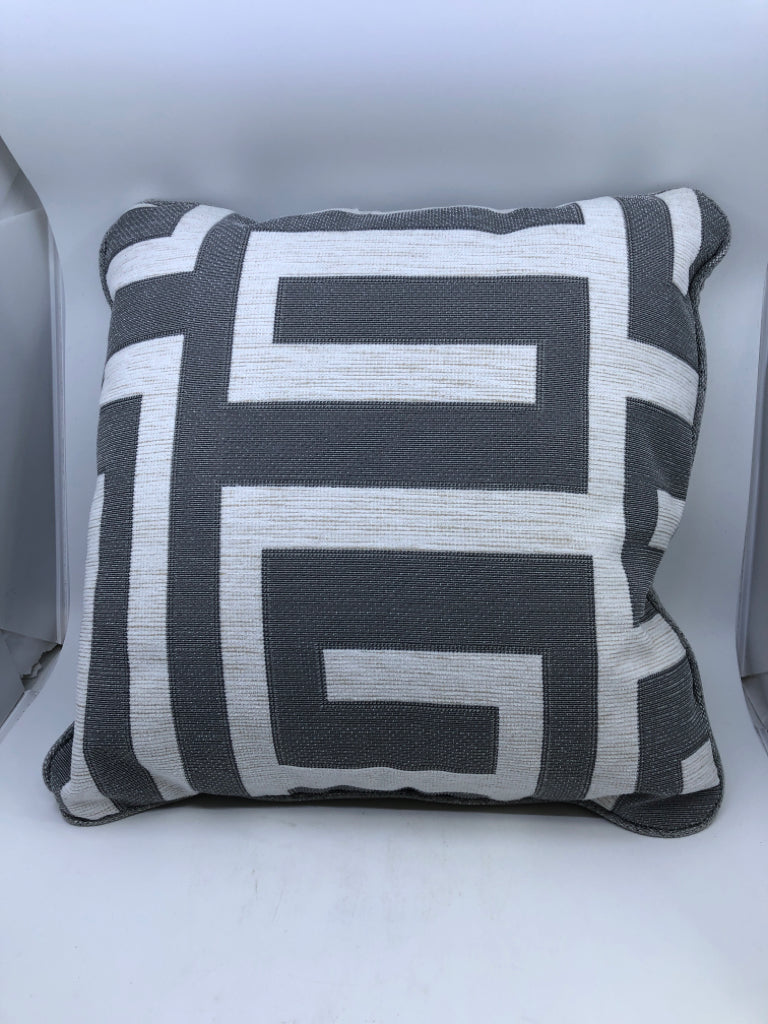 GREY GEOMETRIC PILLOW.