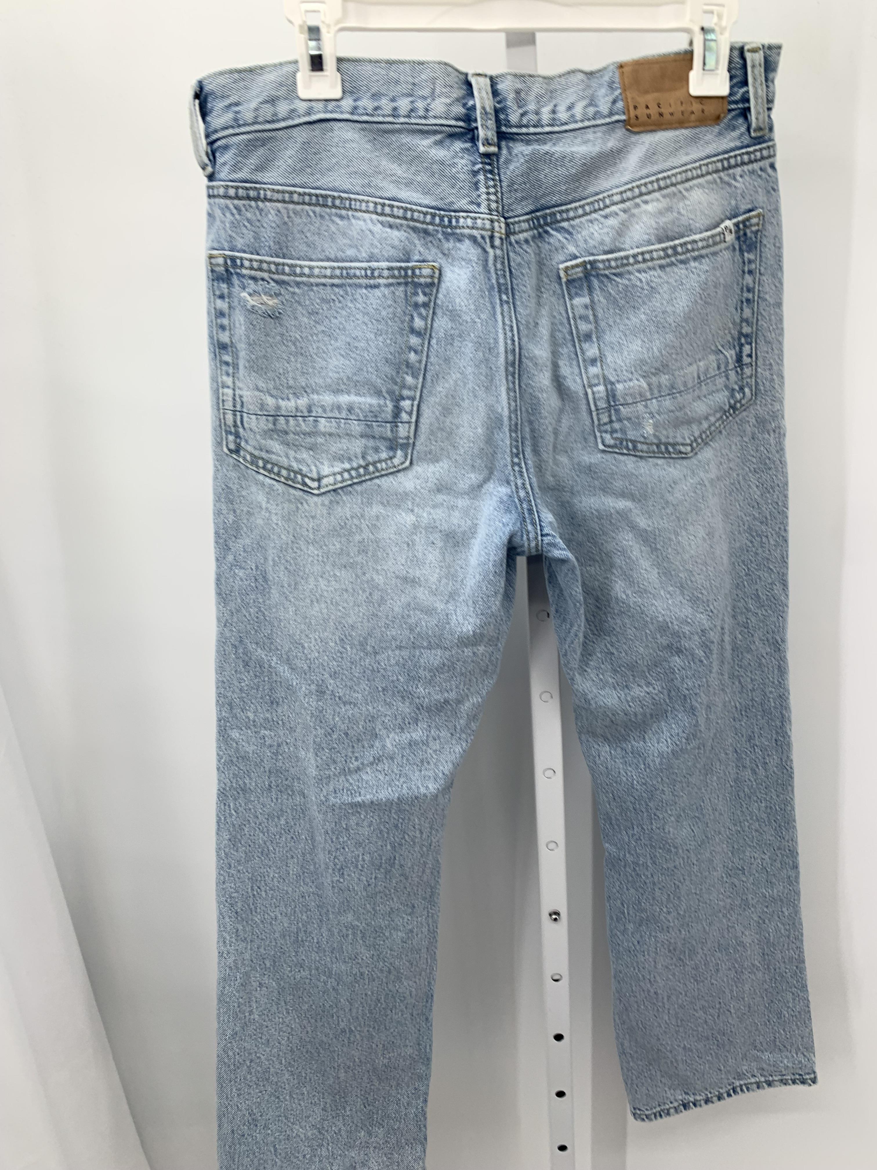 DISTRESSED STRAIGHT FIT