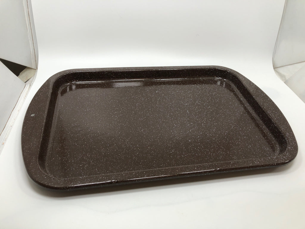 BROWN W WHITE SPECKLES PAN.