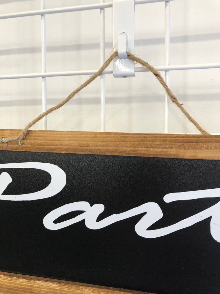 PARTY WOODEN PRIMITIVE ARROW.