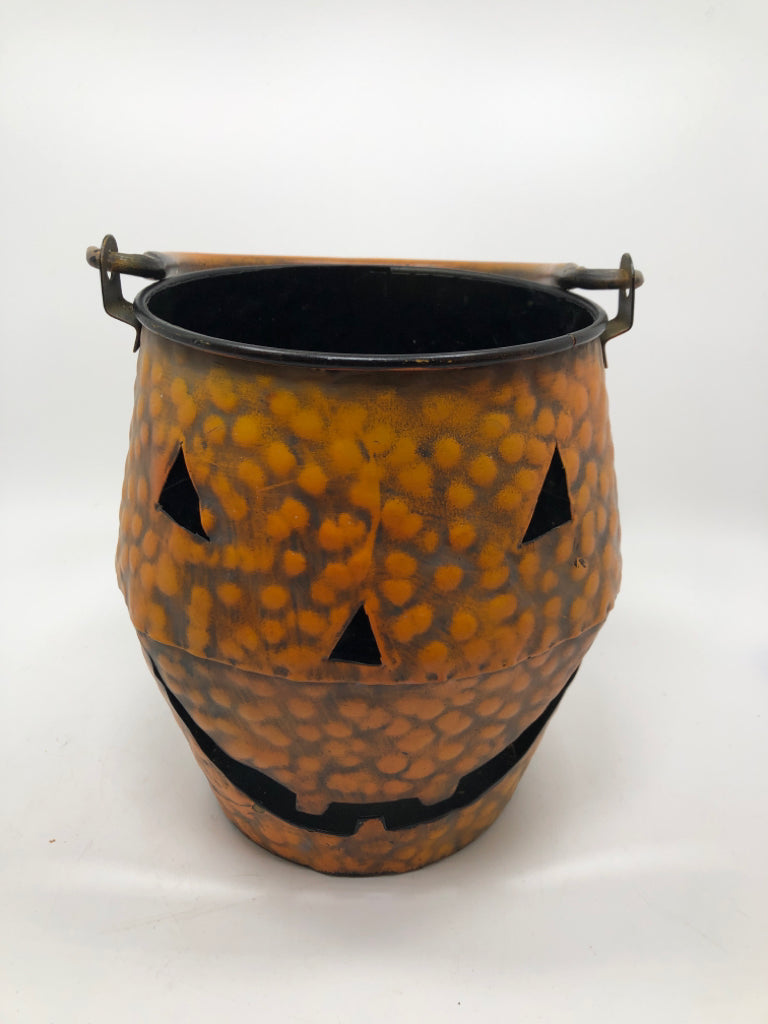 GALVANIZED METAL PUMPKIN BUCKET W/HANDLE.