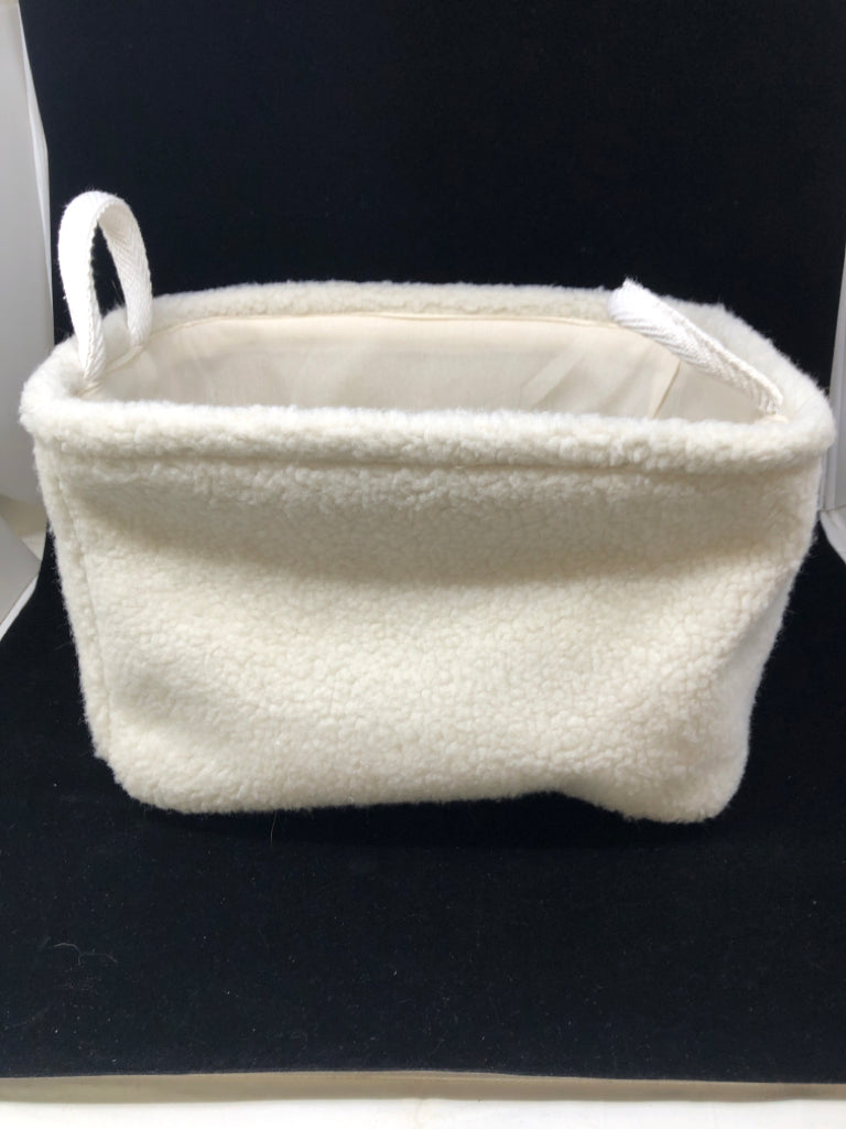SHERPA STORAGE BIN W/HANDLES.