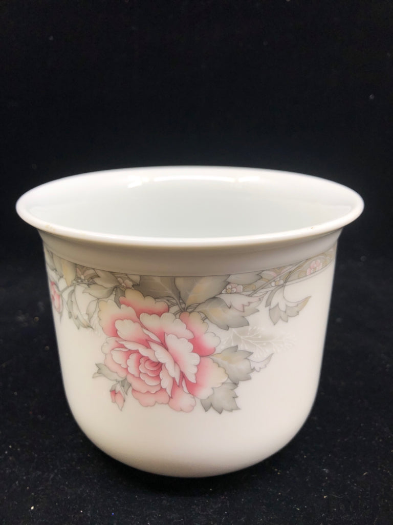 GREY W PINK FLORAL PORCELIAN CACHE POT.