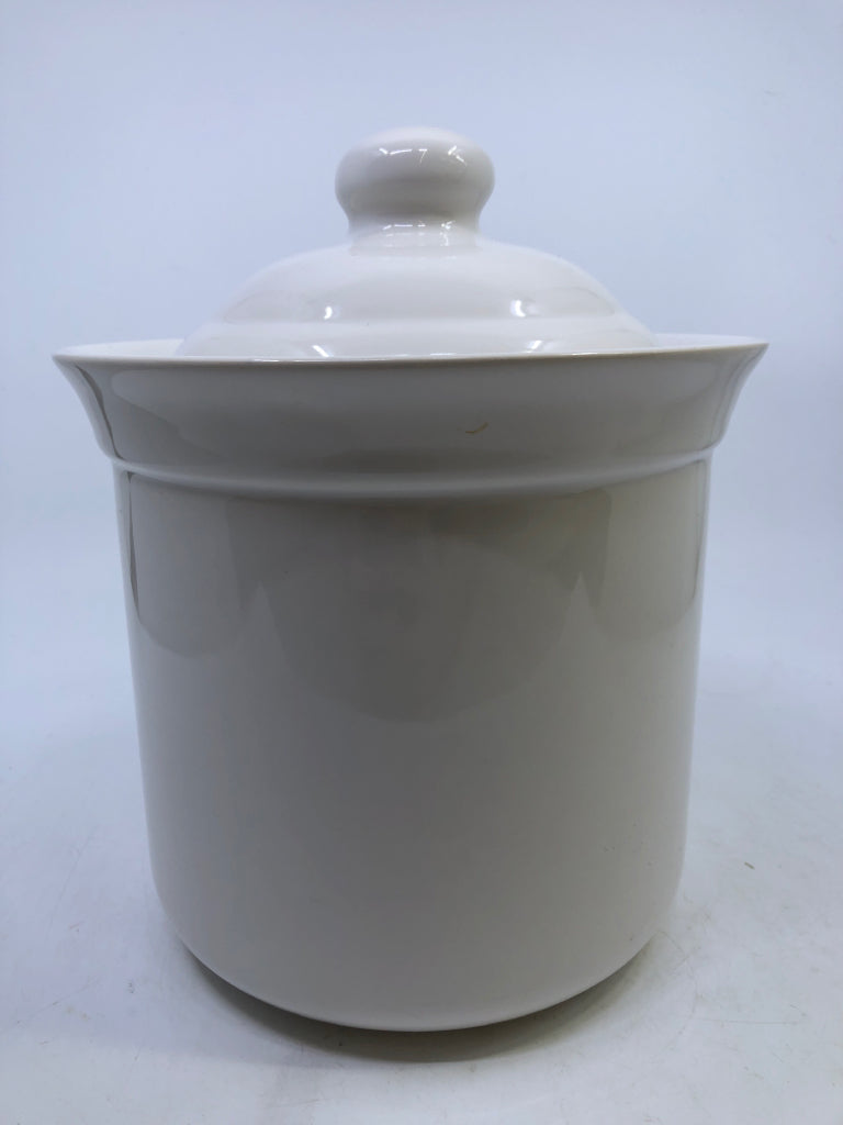 FLORAL DESIGN COVERED CANISTER.