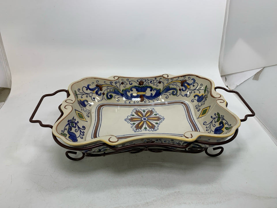 3 PC BROWN/BLUE TULIPS PRINTED RECTANGLE CASSEROLE DISH W/ TRIVET & STAND.
