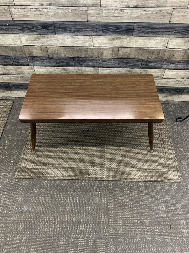 VTG SMALL DARK WOOD COFFEE TABLE.