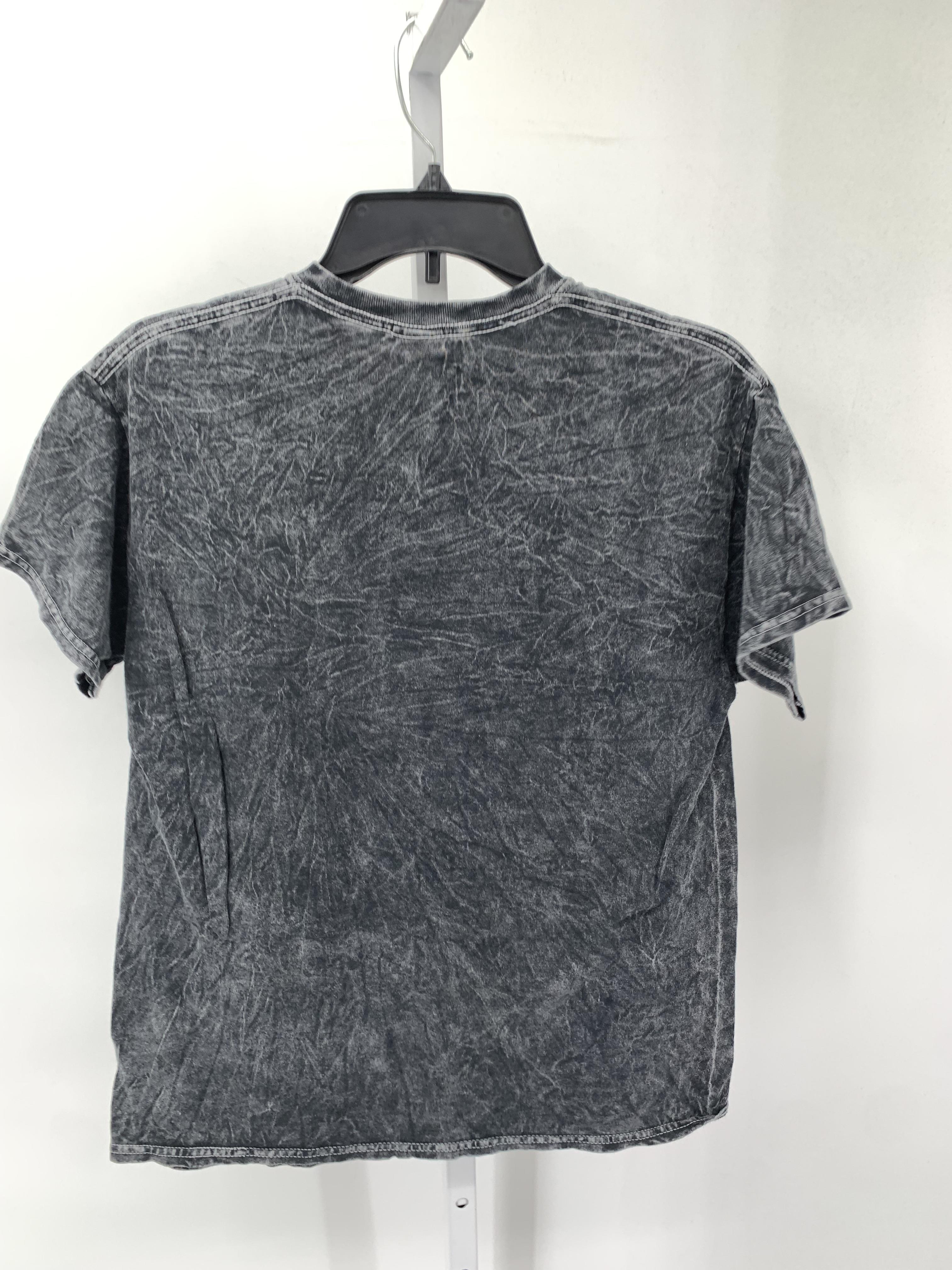 Size Medium Juniors Short Sleeve Shirt