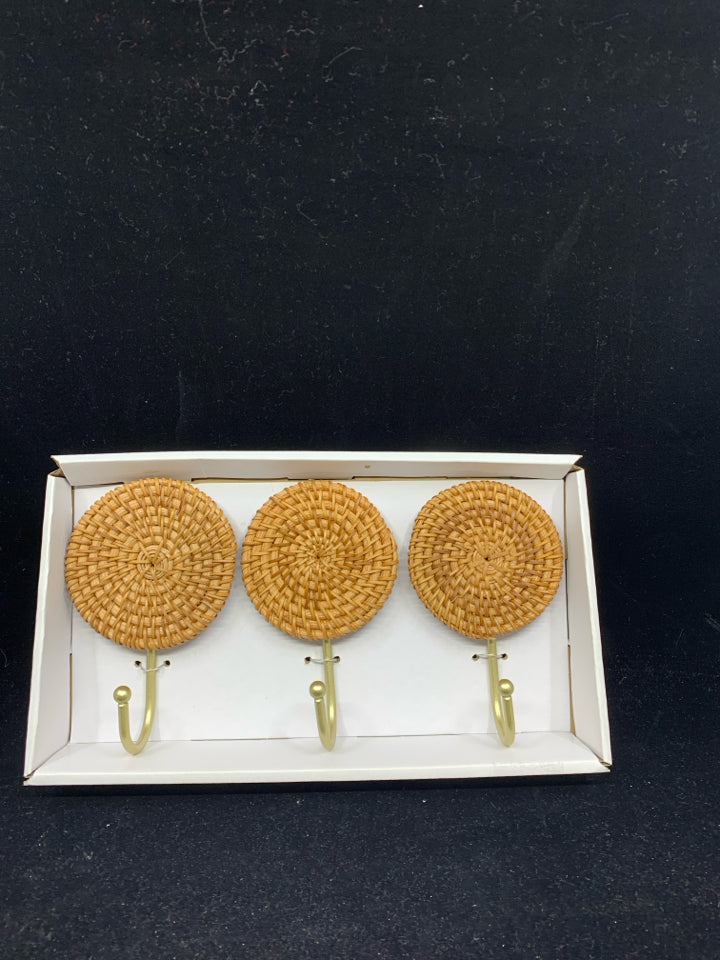 NIP SONOMA 3 WICKER CIRCLES W/ GOLD HOOKS DECOR.