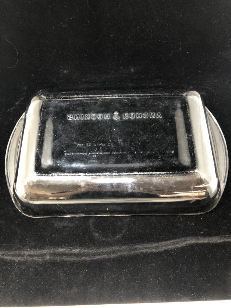 CLEAR GLASS BAKING DISH.
