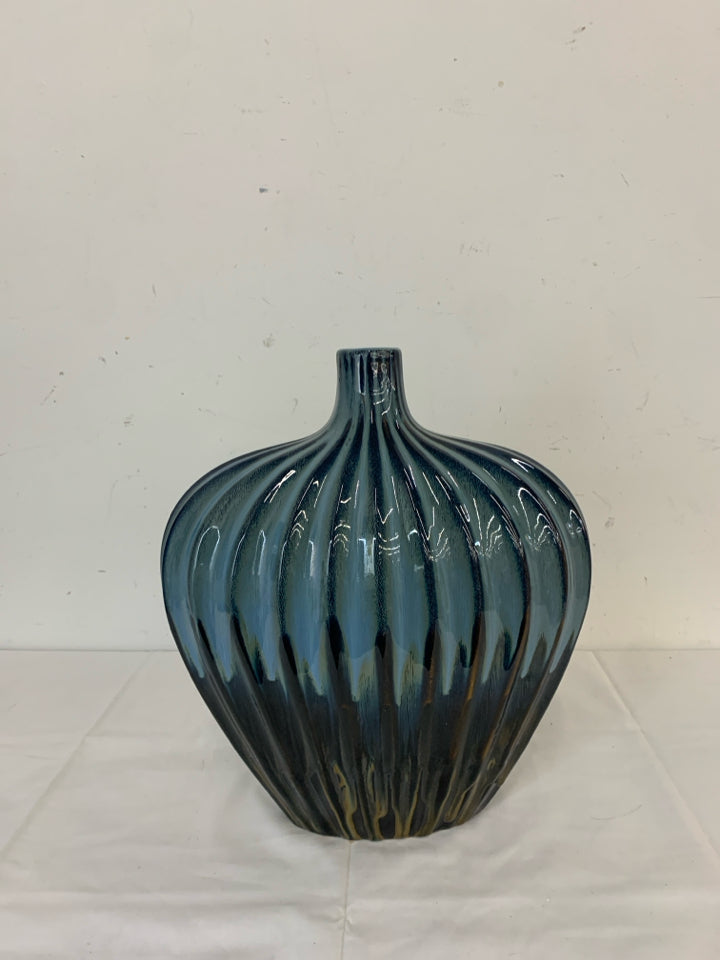 WIDE BLUE DRIP VASE W NARROW TOP.