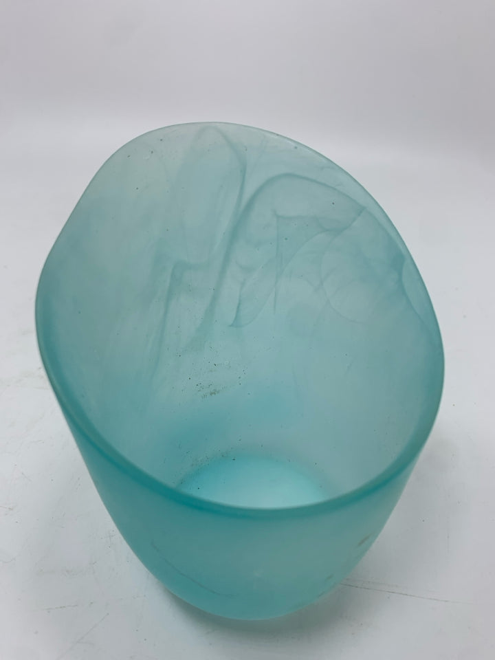 HIGH-BACK BLUE BLOWN GLASS CANDLE HOLDER.