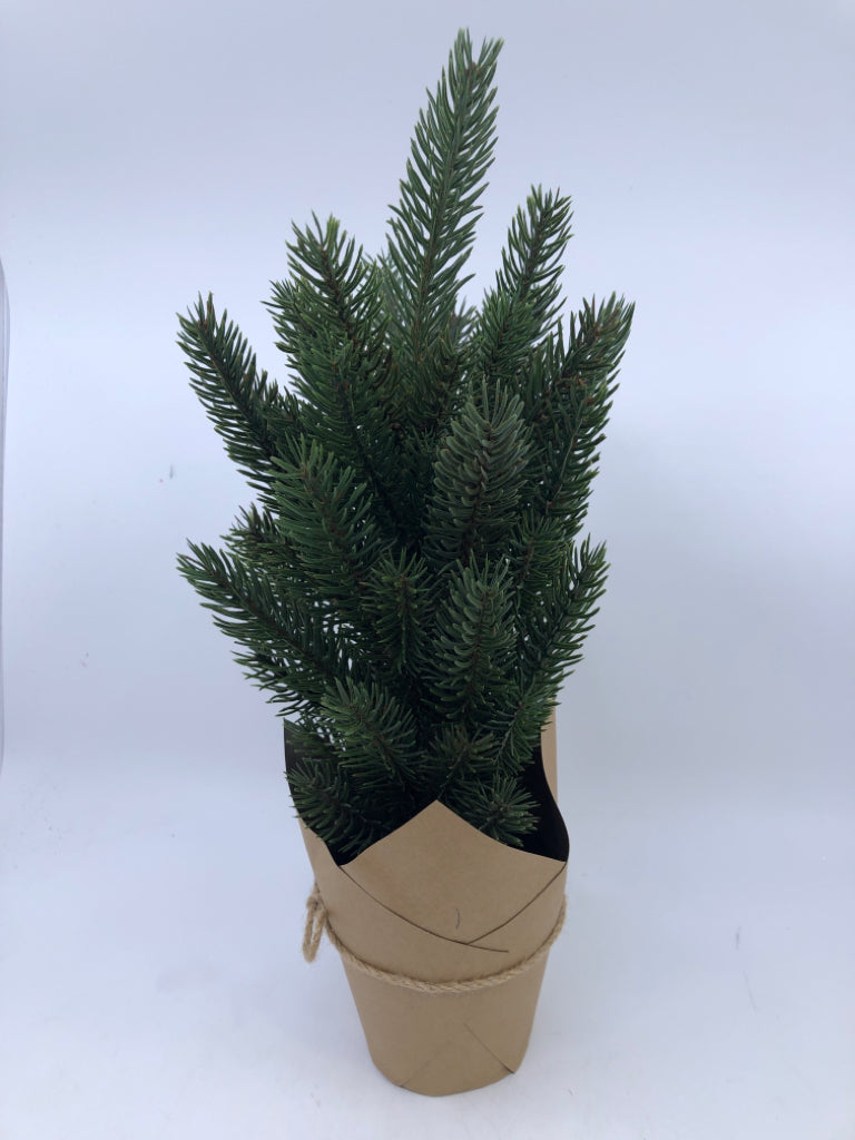 LITTLE CHRISTMAS TREE IN BROWN WRAP/BLONDE BOW.