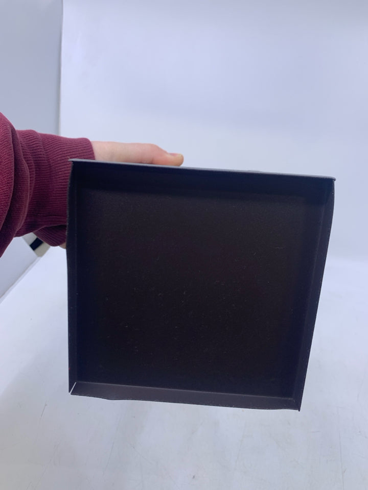 BROWN METAL TEA LIGHT HOLDER LANTERN.