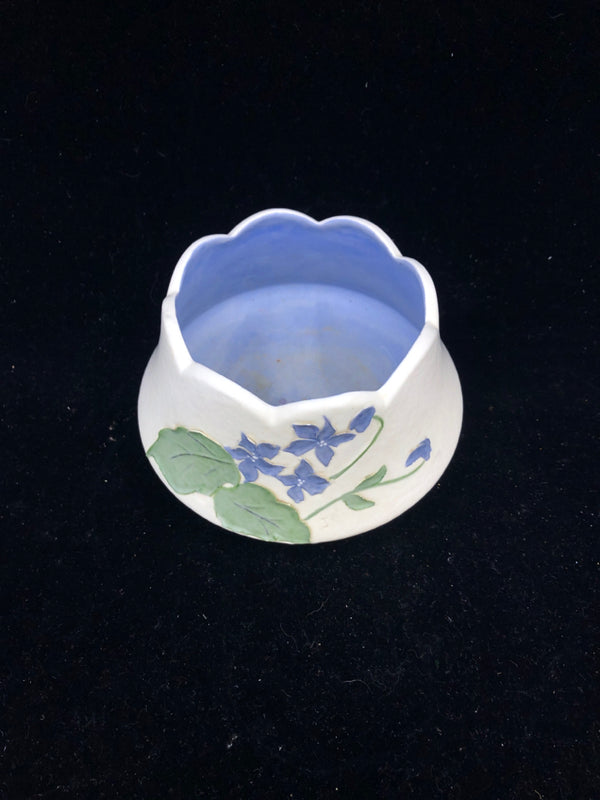 WHITE AND BLUE FLOWER BOWL WITH CURVY EDGES.