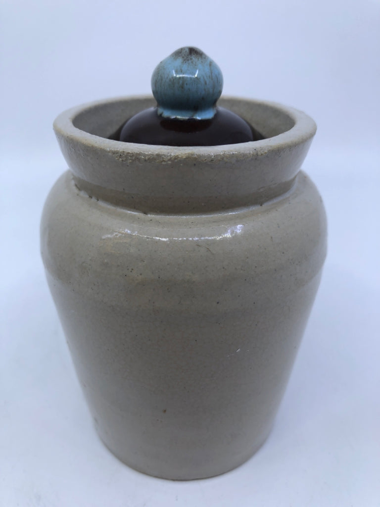 VTG TAN CANISTER W BROWN LID.