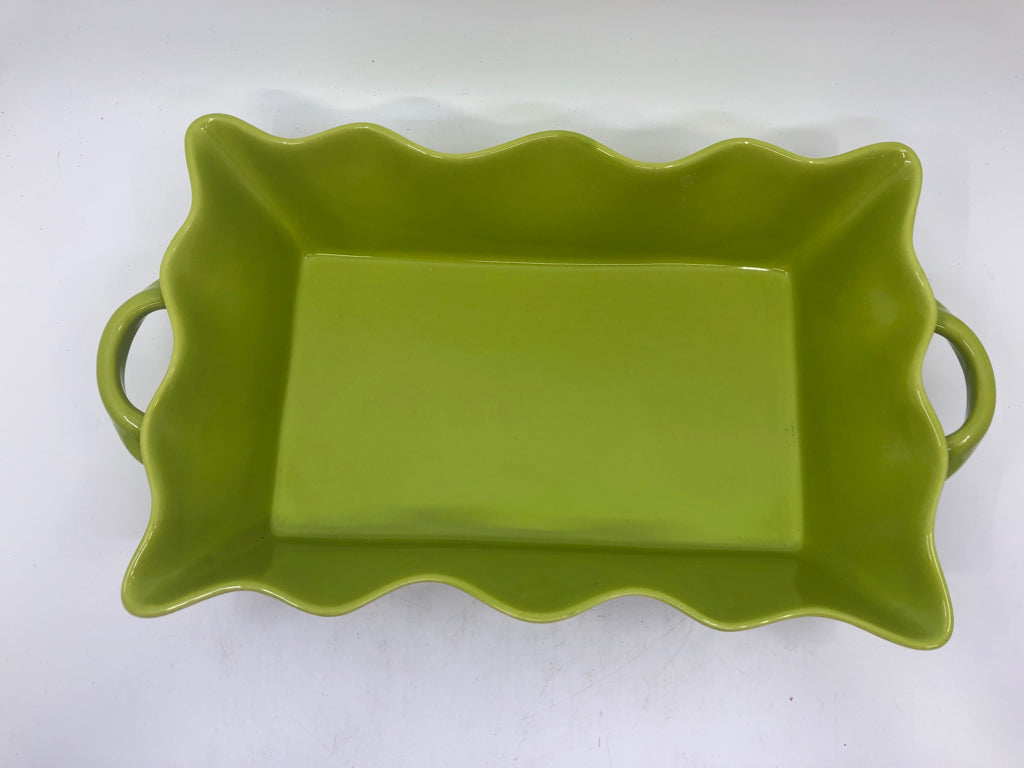 GREEN WAVY EDGE RECTANGLE SERVING DISH W HANDLES.