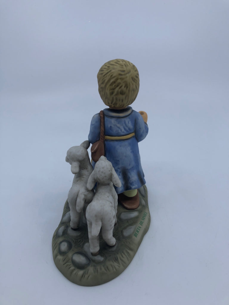 GOEBEL CHILD W/LAMBS- O COME ALL YEE FAITHFUL.