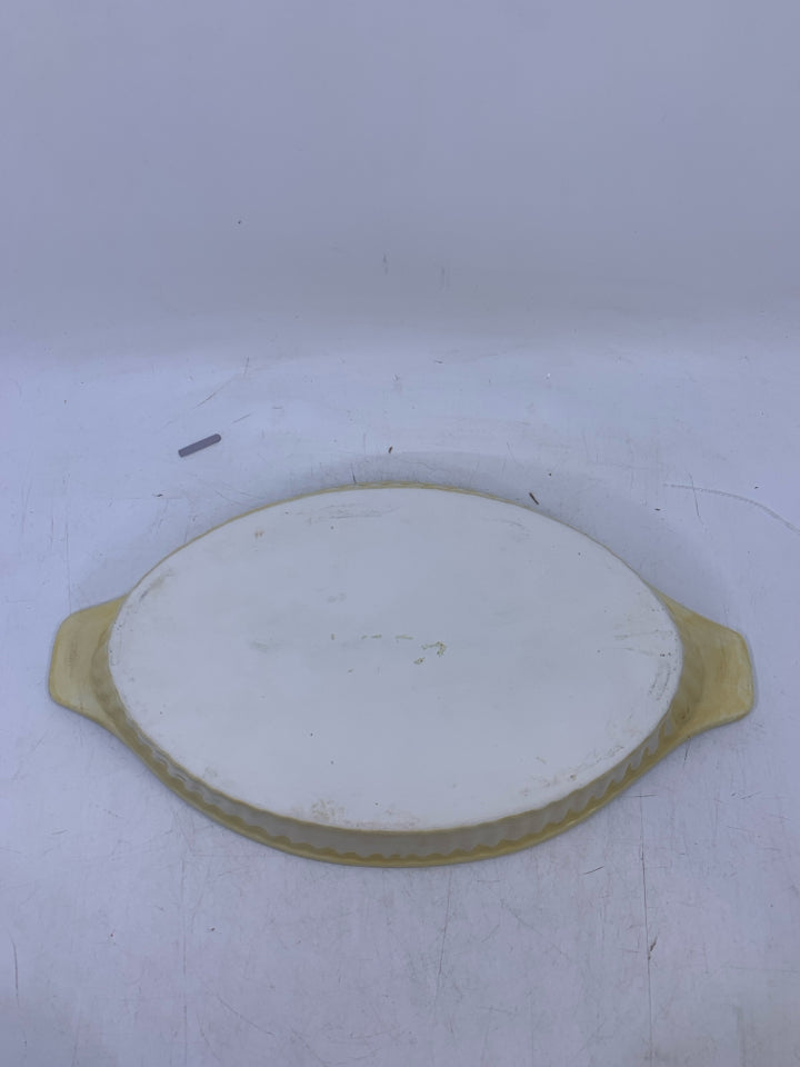 OVAL LIGHT YELLOW CERAMIC BAKER W/ HANDLES.