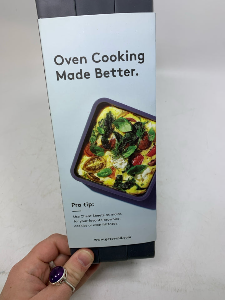 NIP 4 PC NON STICK SILICONE BAKING SHEETS.