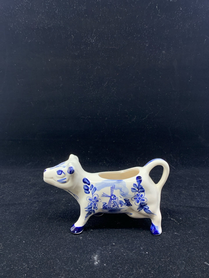 BLUE AND WHITE WINDMILL PATTERN COW CREAMER.