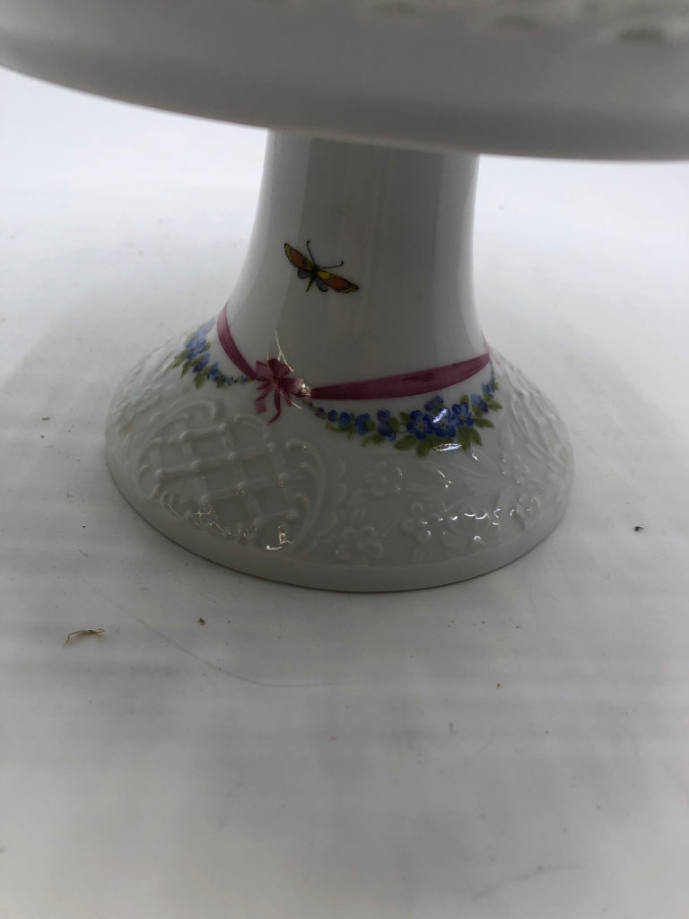VTG BLUE FLORAL CAKE STAND W LACE EDGES.