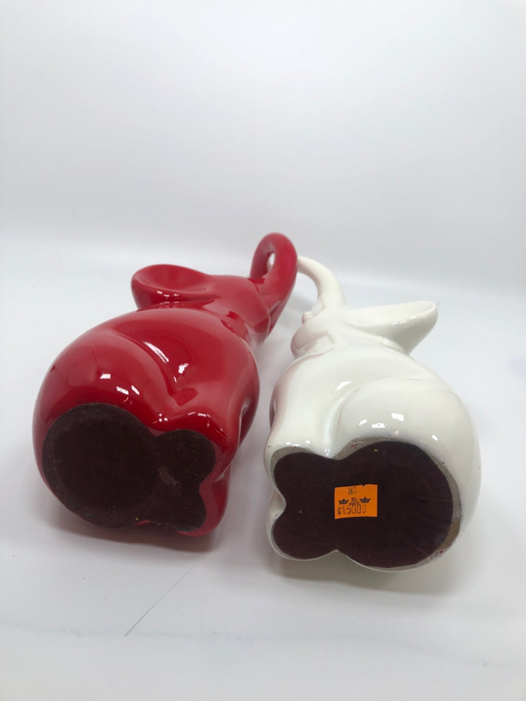 2PC RED/WHITE ELEPHANT SCULPTURE HUGGING.