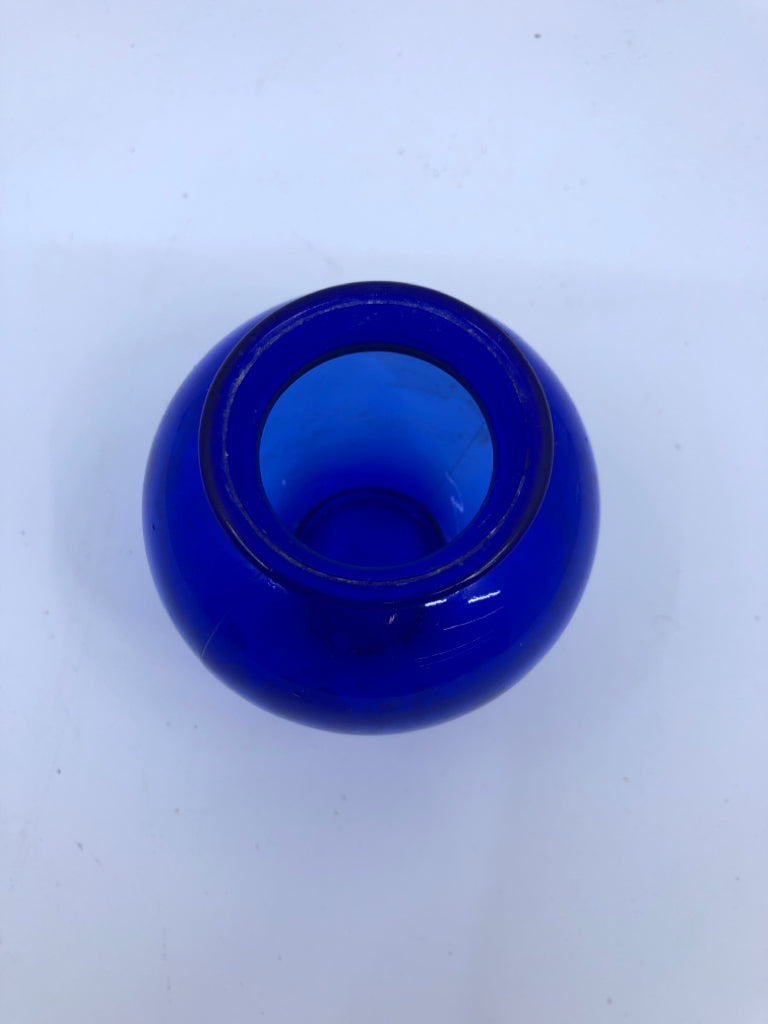 SMALL COBALT BLUE VASE.