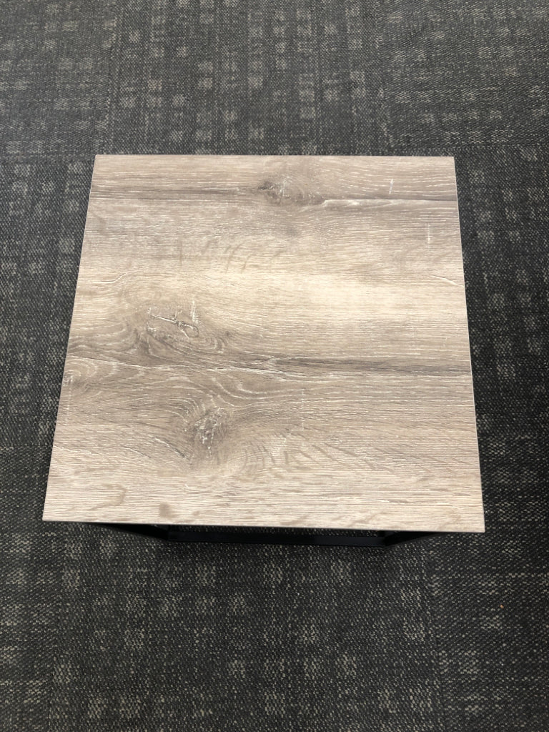 WOODEN & METAL END TABLE.