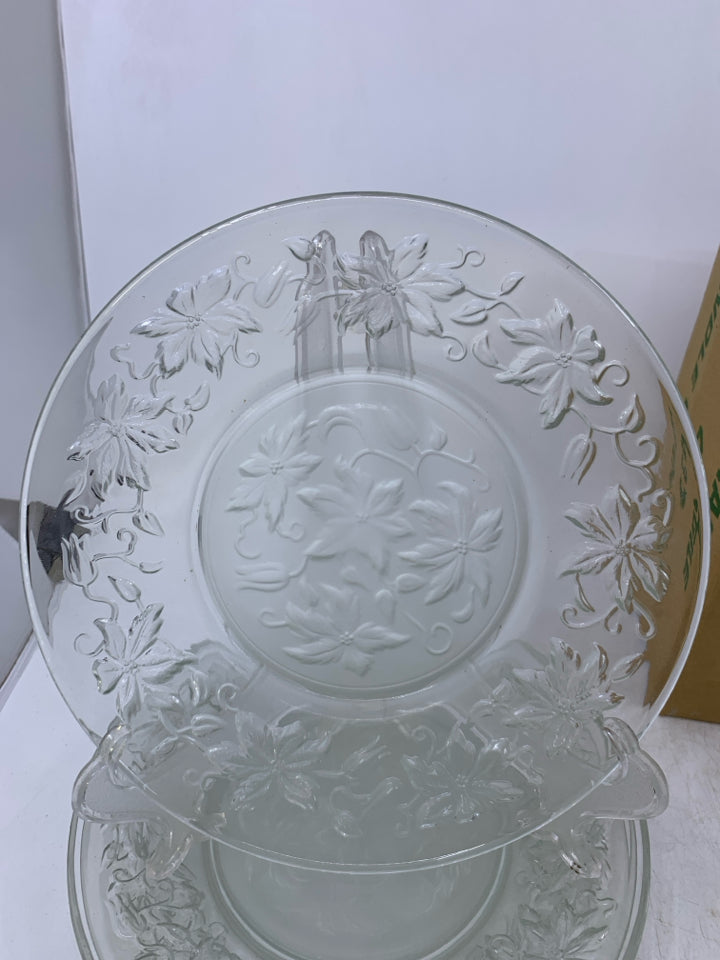 NIB 4 GLASS LUNCH PLATES.