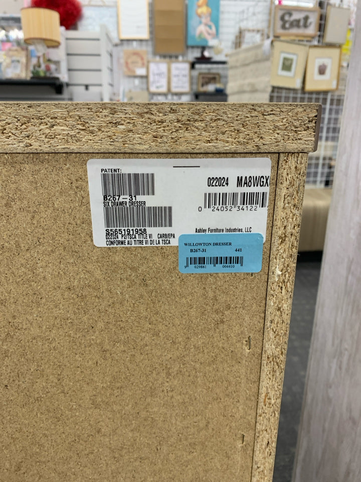 ASHLEY WILLOWTOWN 6 DRAWER DRESSER W/MIRROR.