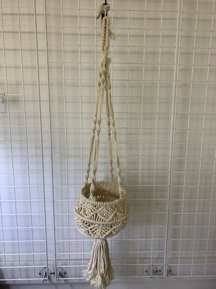 MACRAME HANGING PLANT HOLDER.