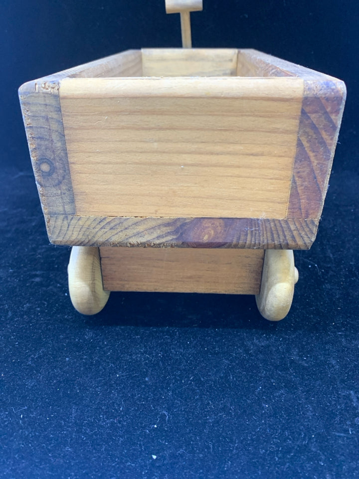 VTG I HEART SANTA DECORATIVE WAGON.