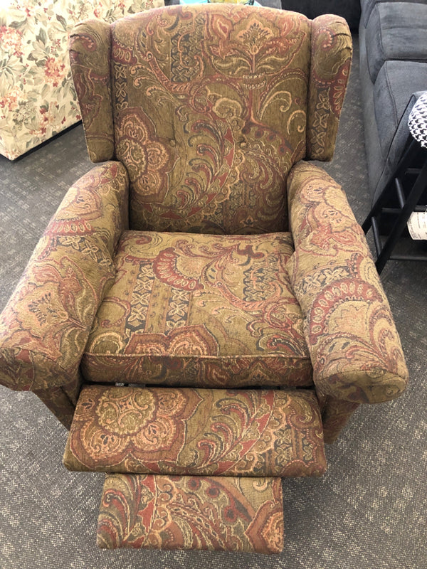 GREEN SCROLL RECLINER W/ ARM REST SLEEVES.