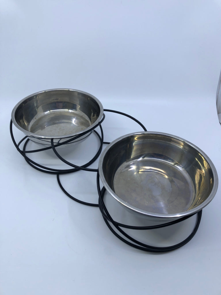 BLACK METAL STAND W 2 DOG BOWLS.