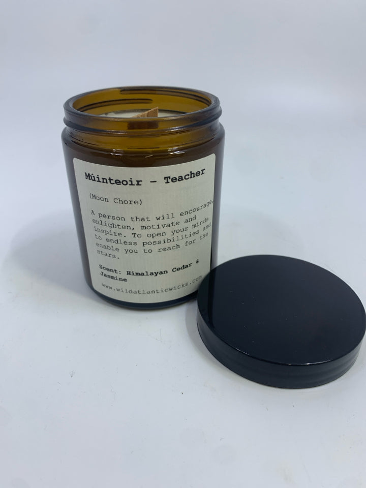 HIMALAYAN CEDAR AND JASMINE CANDLE.