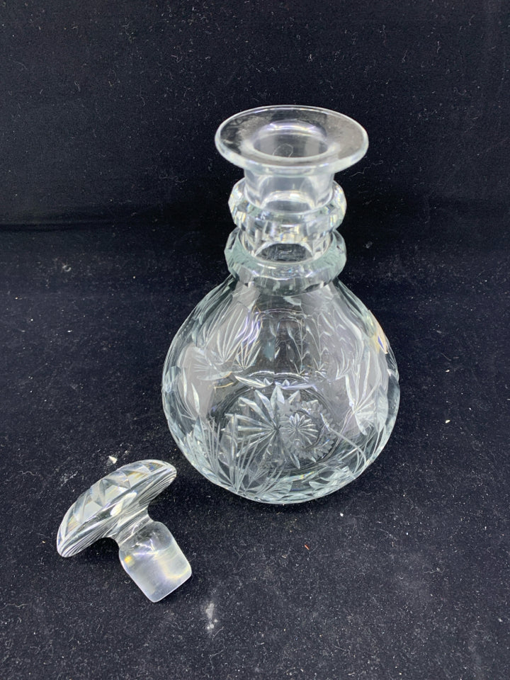 CUT GLASS DECANTER.