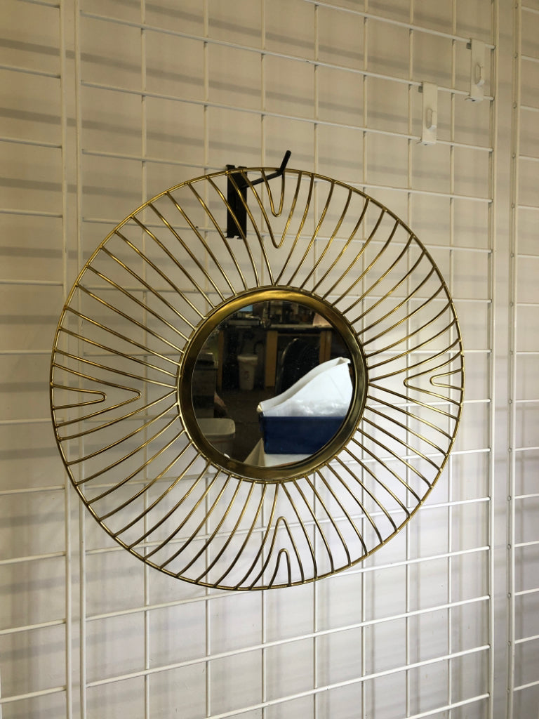 GOLD CIRCLE METAL MIRROR WALL ART.