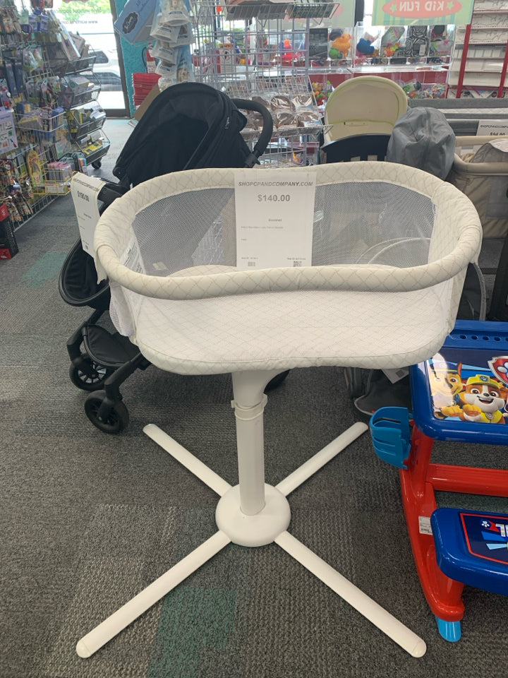 HALO BassiNest Luxe Swivel Sleeper