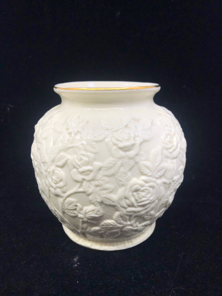 CREAM FLORAL VASE W/GOLD TRIM.