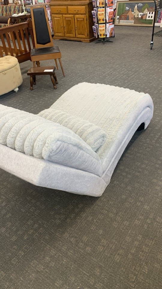 TEXTURED GREY FABRIC CHAISE LOUNGE.