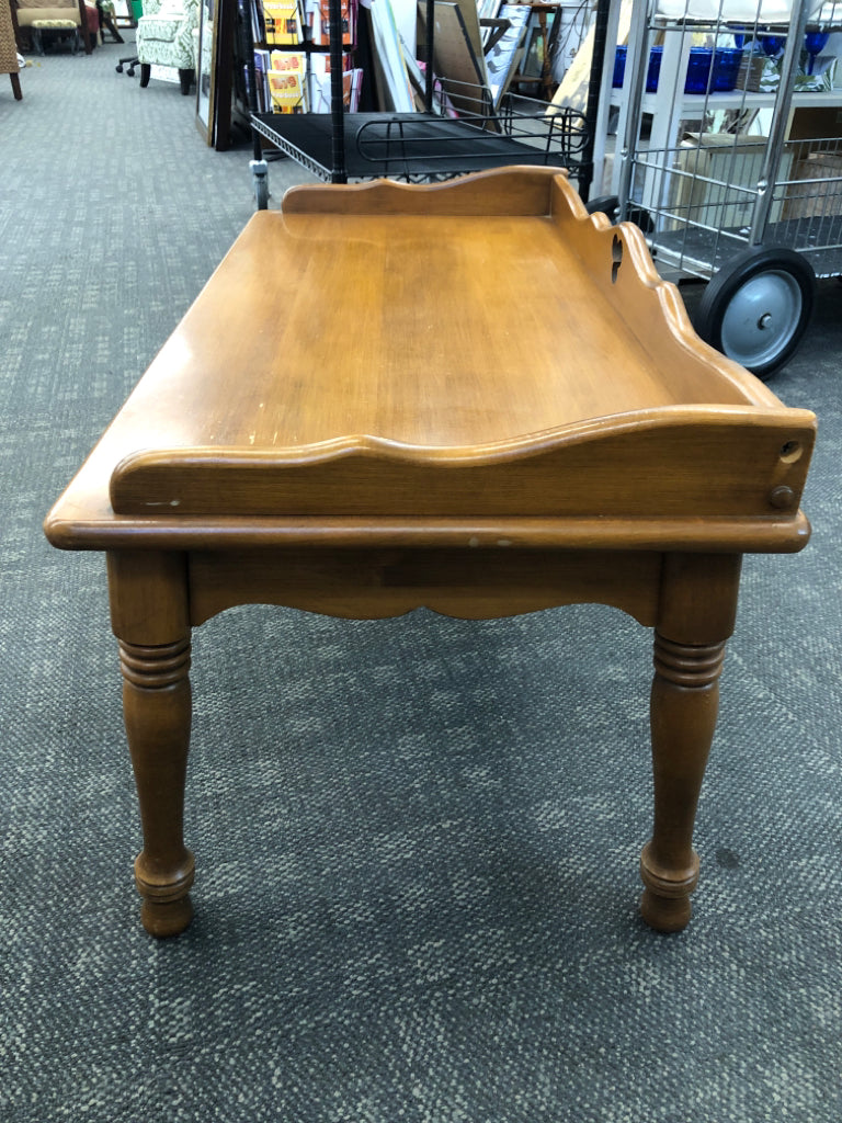 VTG SHORT MAPLE-WOOD COFFEE TABLE.