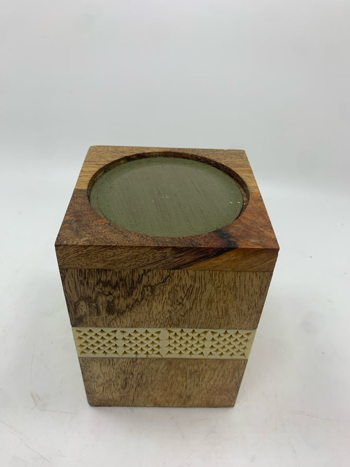 WOOD PILLAR CANDLE HOLDER W/INLAID BAND.