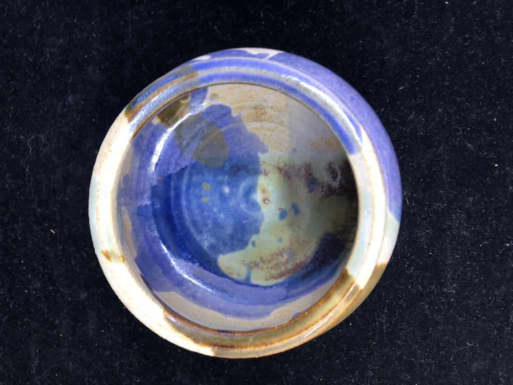 CREAM AND BLUE POTTERY BOWL.