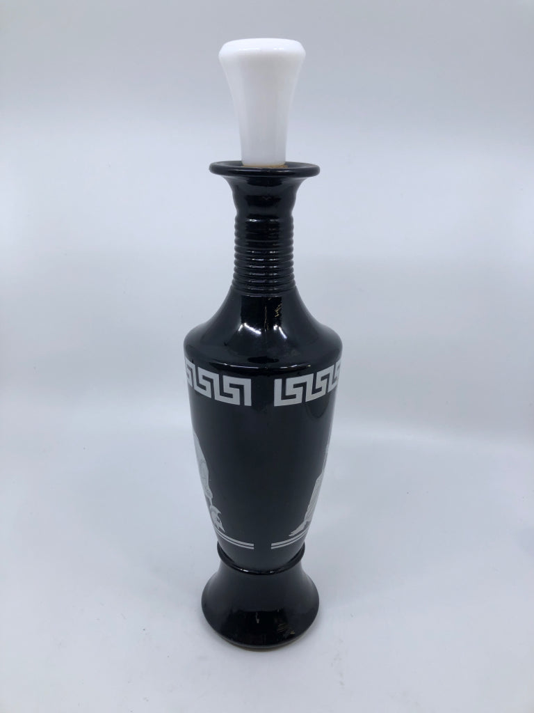 JIM BEAM ROYAL EMPEROR BLACK GLASS WHISKEY DECANTER.