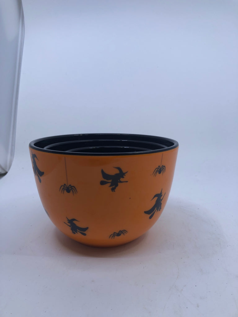 3 WITCH THEMED NESTING BOWLS.